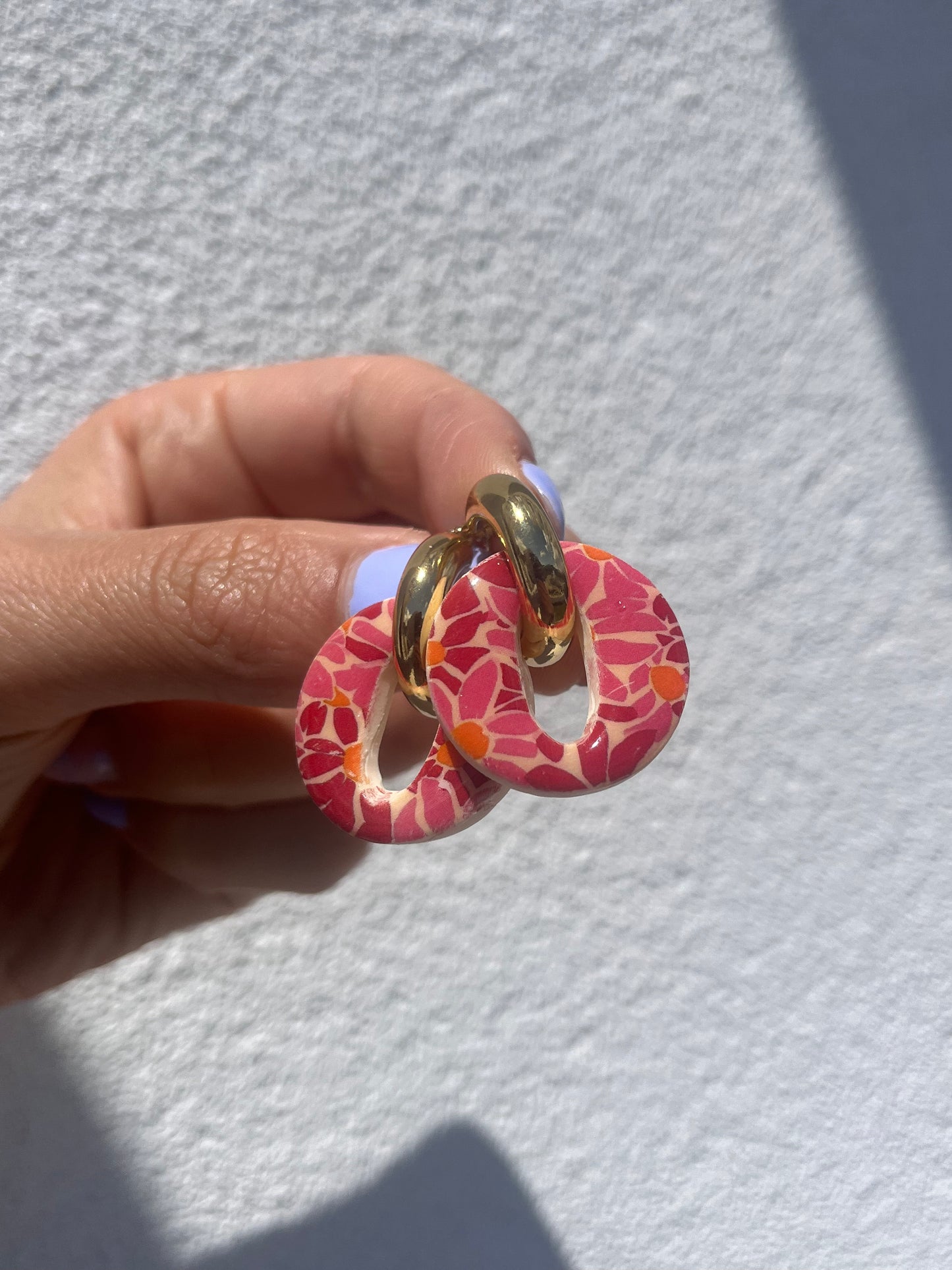 Brincos Maria Inês - padrão floral rosa